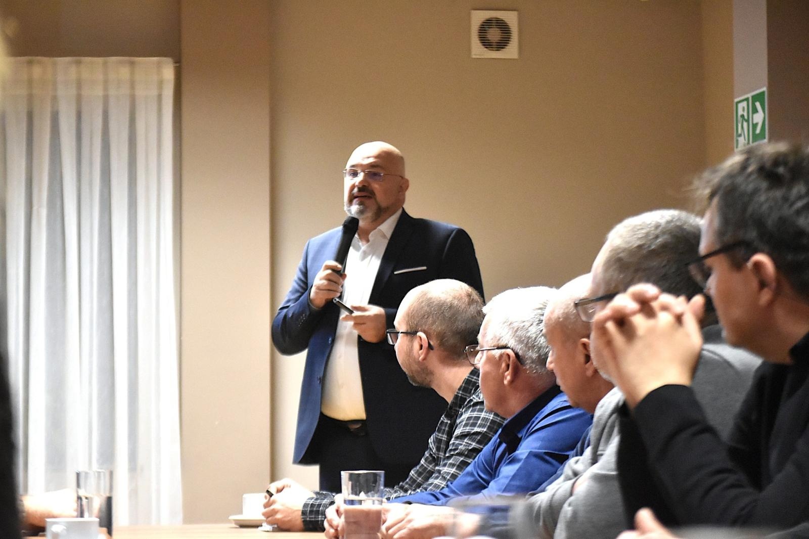 Zdjęcie w galerii na portalu naszwodzislaw.com: Urzędnicy z Godowa mają za sobą obowiązkowe szkolenia wiadomości z regionu