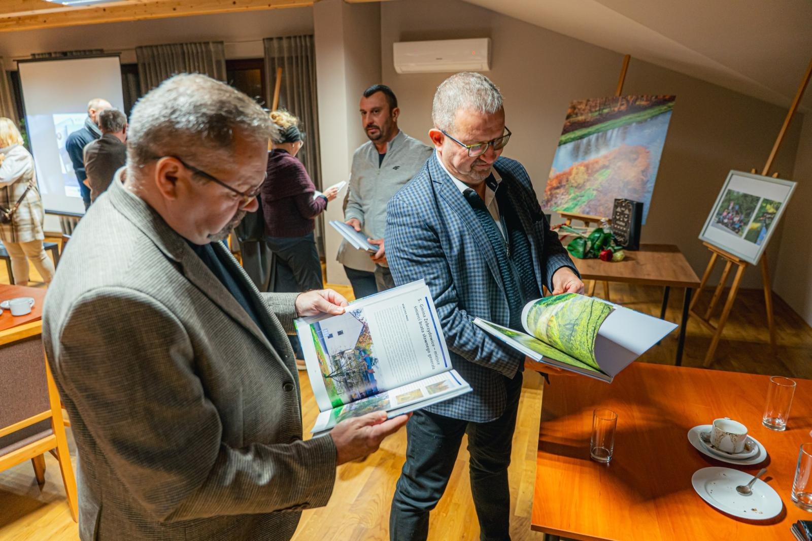 Zdjęcie w galerii na portalu naszwodzislaw.com: Rzeka Piotrówka ma swoją książkę wiadomości z regionu