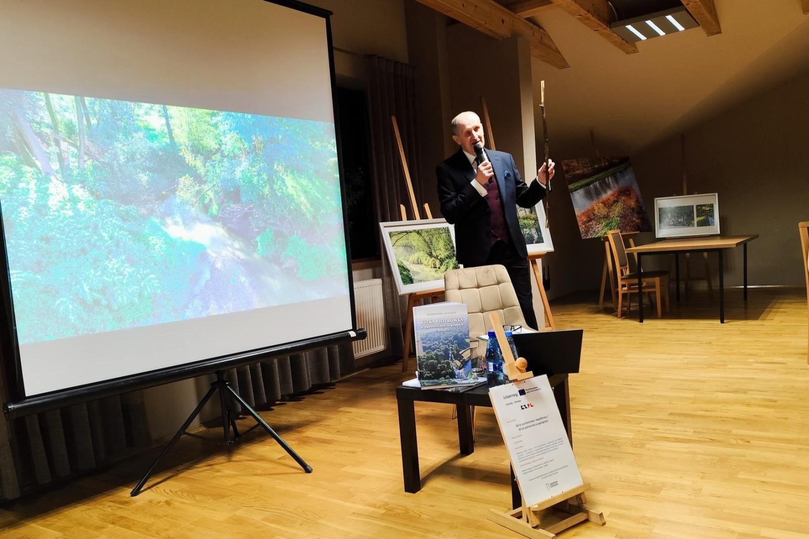 Zdjęcie w galerii na portalu naszwodzislaw.com: Rzeka Piotrówka ma swoją książkę wiadomości z regionu