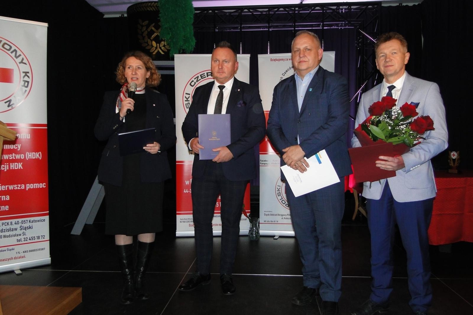 Zdjęcie w galerii na portalu naszwodzislaw.com: Jubileuszowe uroczystości PCK. Mieszkańcy Mszany wyróżnieni za dar życia wiadomości z regionu