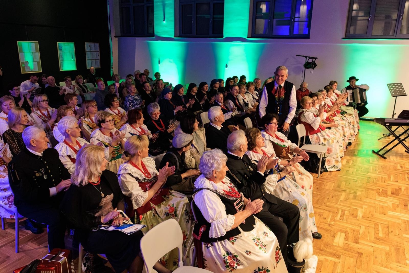 Zdjęcie w galerii na portalu naszwodzislaw.com: Pielęgnowanie dziedzictwa Górnego Śląska: Gala Regionalnego Przeglądu Twórczości Ludowej im. Ireny Sauer w Turzy Śląskiej wiadomości z regionu