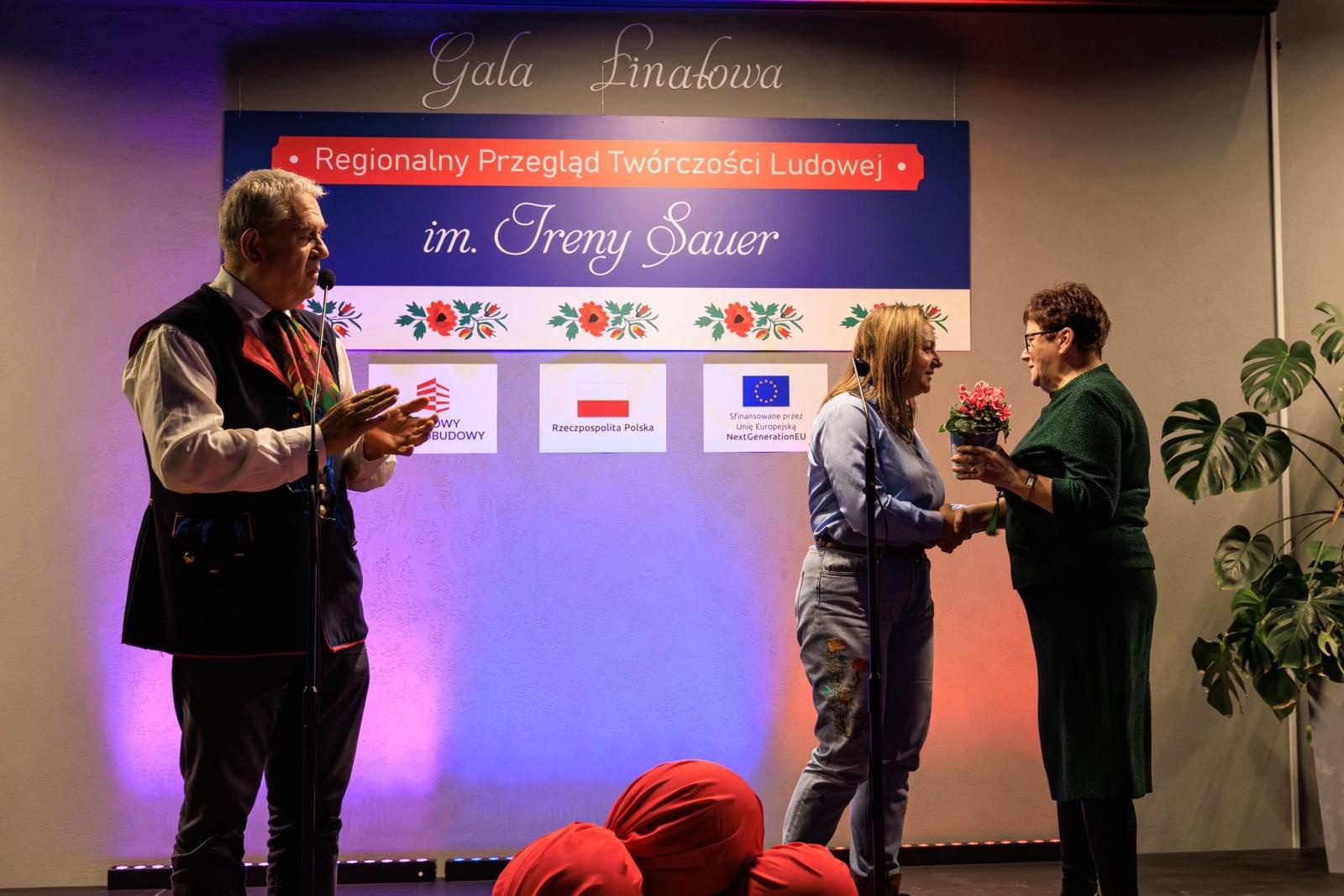 Zdjęcie w galerii na portalu naszwodzislaw.com: Pielęgnowanie dziedzictwa Górnego Śląska: Gala Regionalnego Przeglądu Twórczości Ludowej im. Ireny Sauer w Turzy Śląskiej wiadomości z regionu