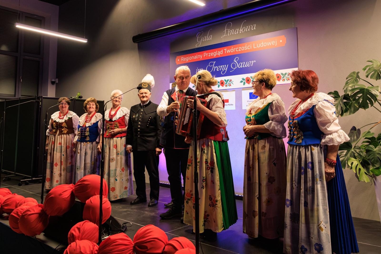 Zdjęcie w galerii na portalu naszwodzislaw.com: Pielęgnowanie dziedzictwa Górnego Śląska: Gala Regionalnego Przeglądu Twórczości Ludowej im. Ireny Sauer w Turzy Śląskiej wiadomości z regionu