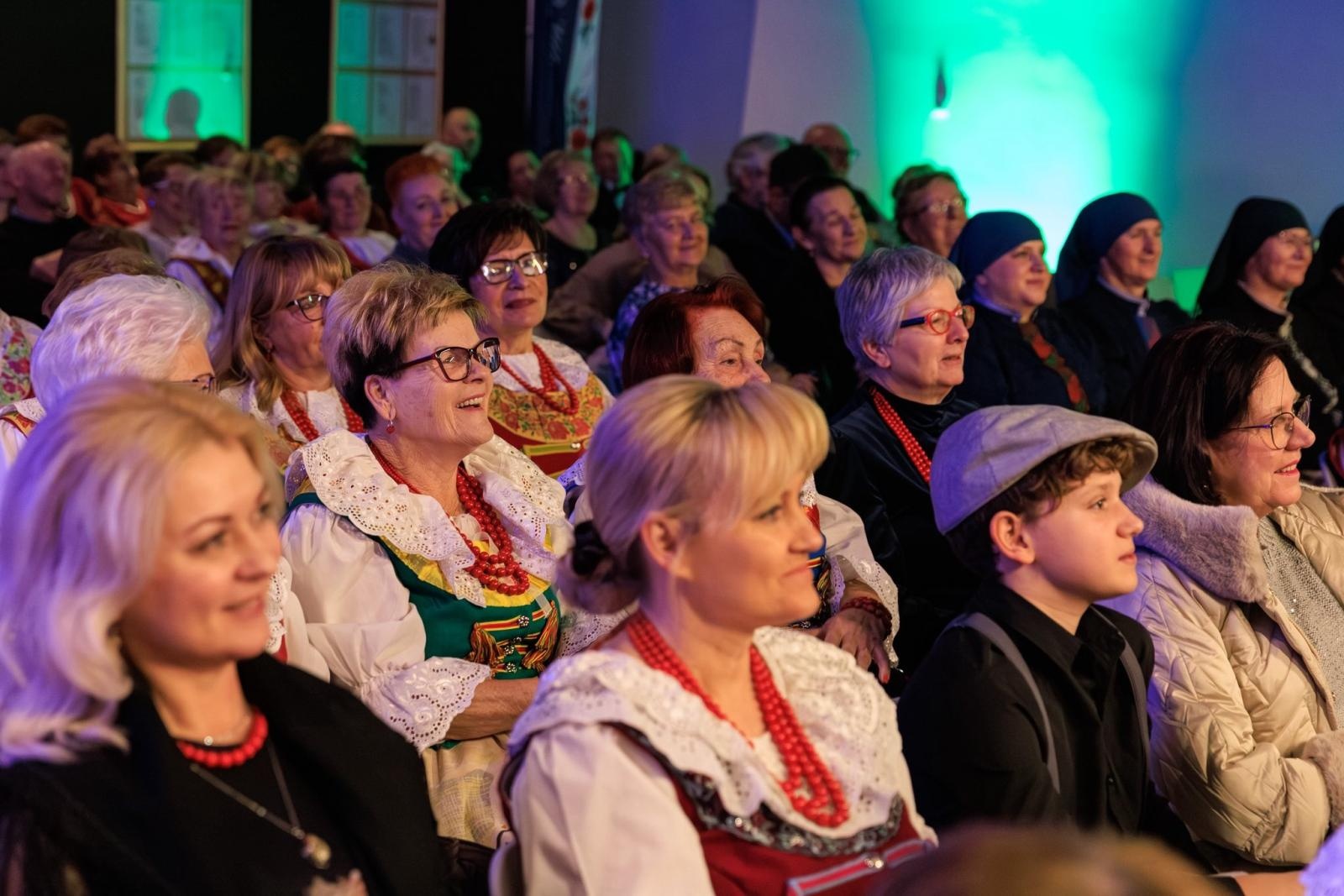 Zdjęcie w galerii na portalu naszwodzislaw.com: Pielęgnowanie dziedzictwa Górnego Śląska: Gala Regionalnego Przeglądu Twórczości Ludowej im. Ireny Sauer w Turzy Śląskiej wiadomości z regionu