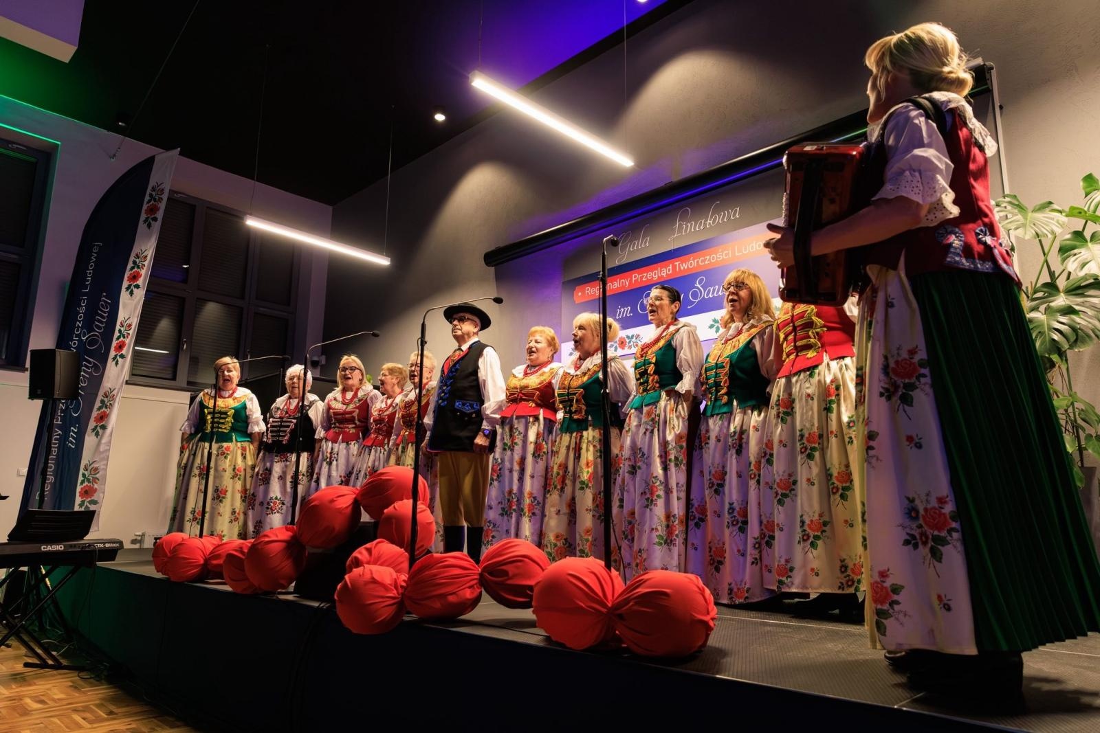 Zdjęcie w galerii na portalu naszwodzislaw.com: Pielęgnowanie dziedzictwa Górnego Śląska: Gala Regionalnego Przeglądu Twórczości Ludowej im. Ireny Sauer w Turzy Śląskiej wiadomości z regionu