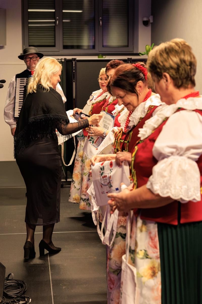 Zdjęcie w galerii na portalu naszwodzislaw.com: Pielęgnowanie dziedzictwa Górnego Śląska: Gala Regionalnego Przeglądu Twórczości Ludowej im. Ireny Sauer w Turzy Śląskiej wiadomości z regionu