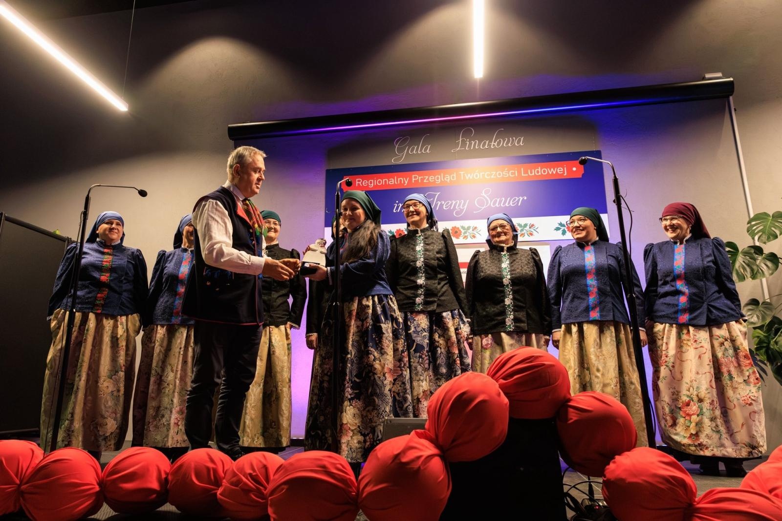 Zdjęcie w galerii na portalu naszwodzislaw.com: Pielęgnowanie dziedzictwa Górnego Śląska: Gala Regionalnego Przeglądu Twórczości Ludowej im. Ireny Sauer w Turzy Śląskiej wiadomości z regionu