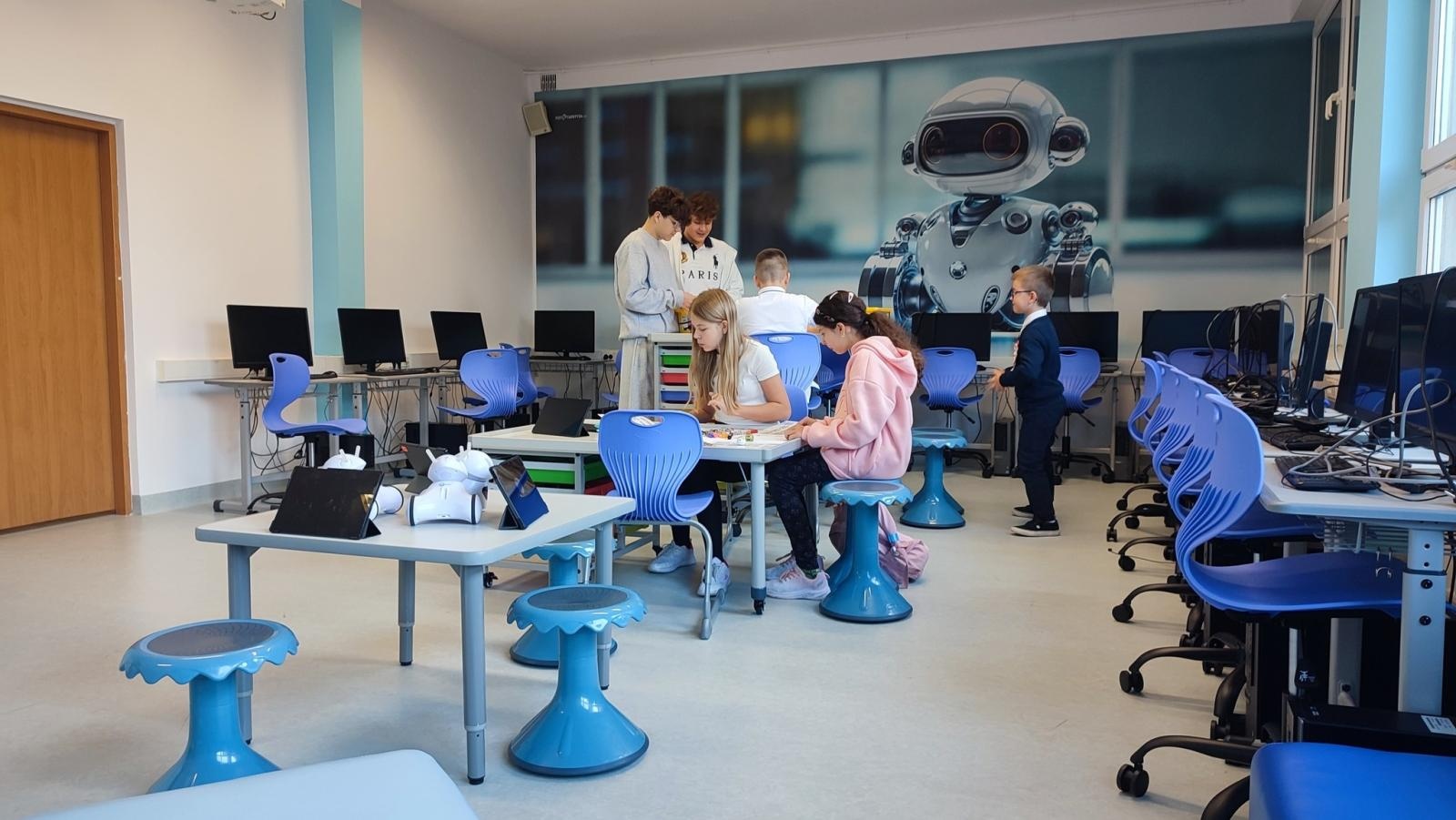 Zdjęcie w galerii na portalu naszwodzislaw.com: Nowa pracownia robotyki i programowania w Szkole Podstawowej nr 1 w Wodzisławiu Śląskim wiadomości z regionu