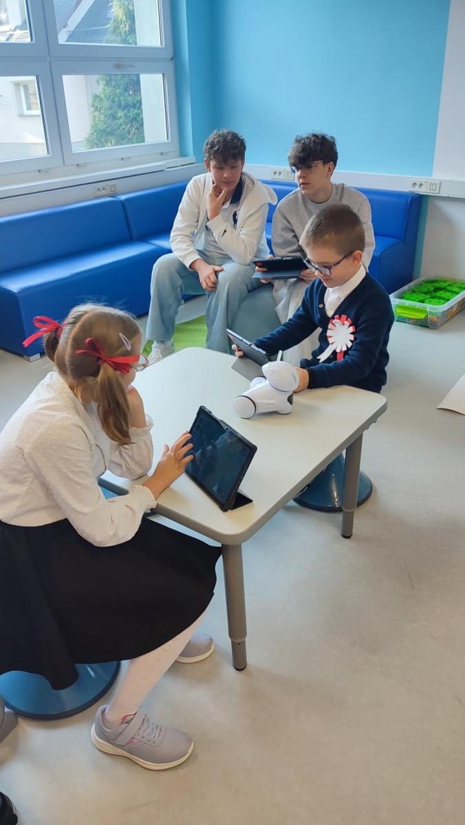 Zdjęcie w galerii na portalu naszwodzislaw.com: Nowa pracownia robotyki i programowania w Szkole Podstawowej nr 1 w Wodzisławiu Śląskim wiadomości z regionu