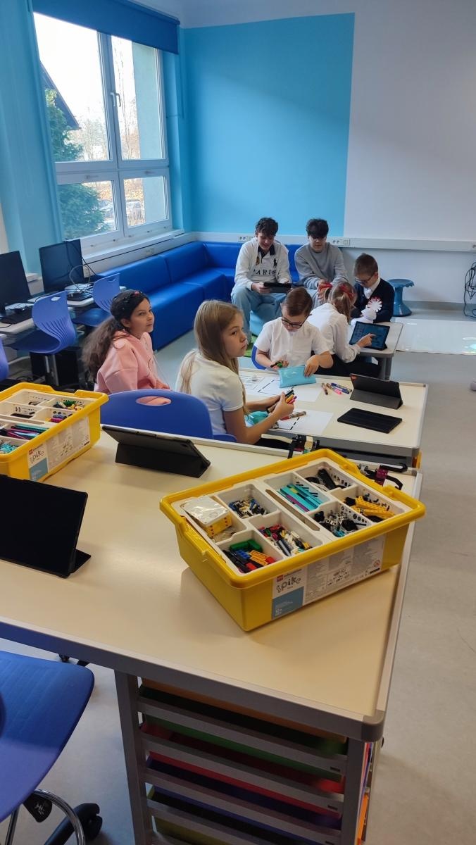 Zdjęcie w galerii na portalu naszwodzislaw.com: Nowa pracownia robotyki i programowania w Szkole Podstawowej nr 1 w Wodzisławiu Śląskim wiadomości z regionu