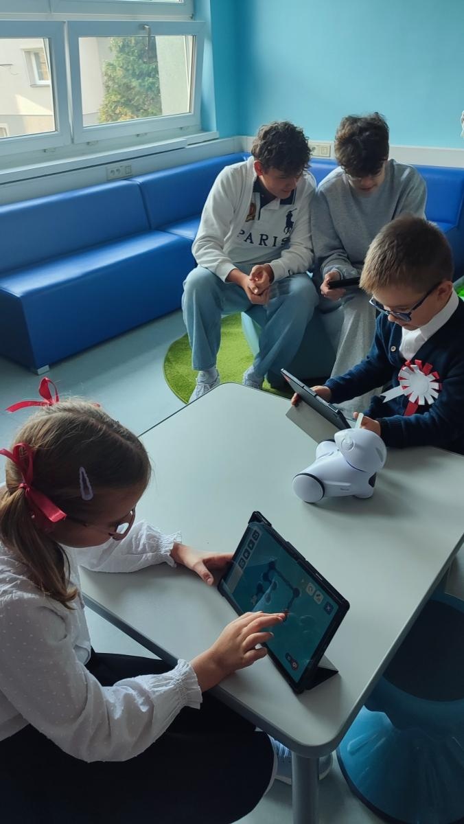 Zdjęcie w galerii na portalu naszwodzislaw.com: Nowa pracownia robotyki i programowania w Szkole Podstawowej nr 1 w Wodzisławiu Śląskim wiadomości z regionu
