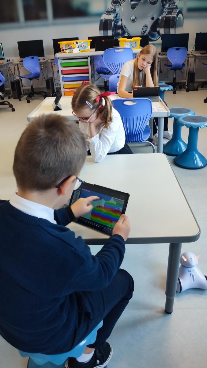 Zdjęcie w galerii na portalu naszwodzislaw.com: Nowa pracownia robotyki i programowania w Szkole Podstawowej nr 1 w Wodzisławiu Śląskim wiadomości z regionu