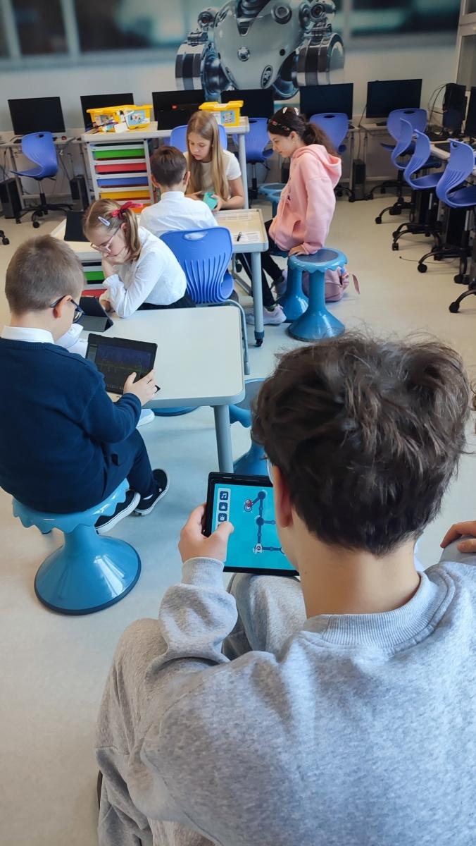 Zdjęcie w galerii na portalu naszwodzislaw.com: Nowa pracownia robotyki i programowania w Szkole Podstawowej nr 1 w Wodzisławiu Śląskim wiadomości z regionu