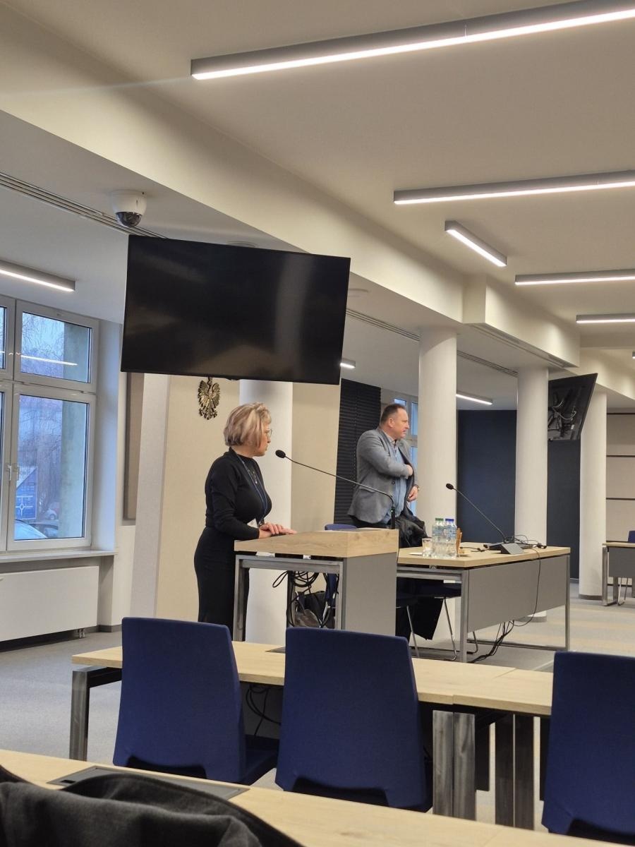 Zdjęcie w galerii na portalu naszwodzislaw.com: Szkolenie z obrony cywilnej dla pracowników starostwa. Doskonalenie kompetencji w zakresie reagowania kryzysowego wiadomości z regionu