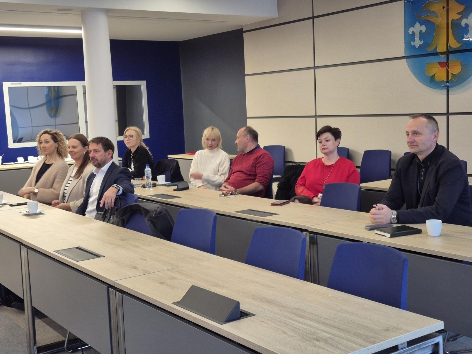 Zdjęcie w galerii na portalu naszwodzislaw.com: Szkolenie z obrony cywilnej dla pracowników starostwa. Doskonalenie kompetencji w zakresie reagowania kryzysowego wiadomości z regionu