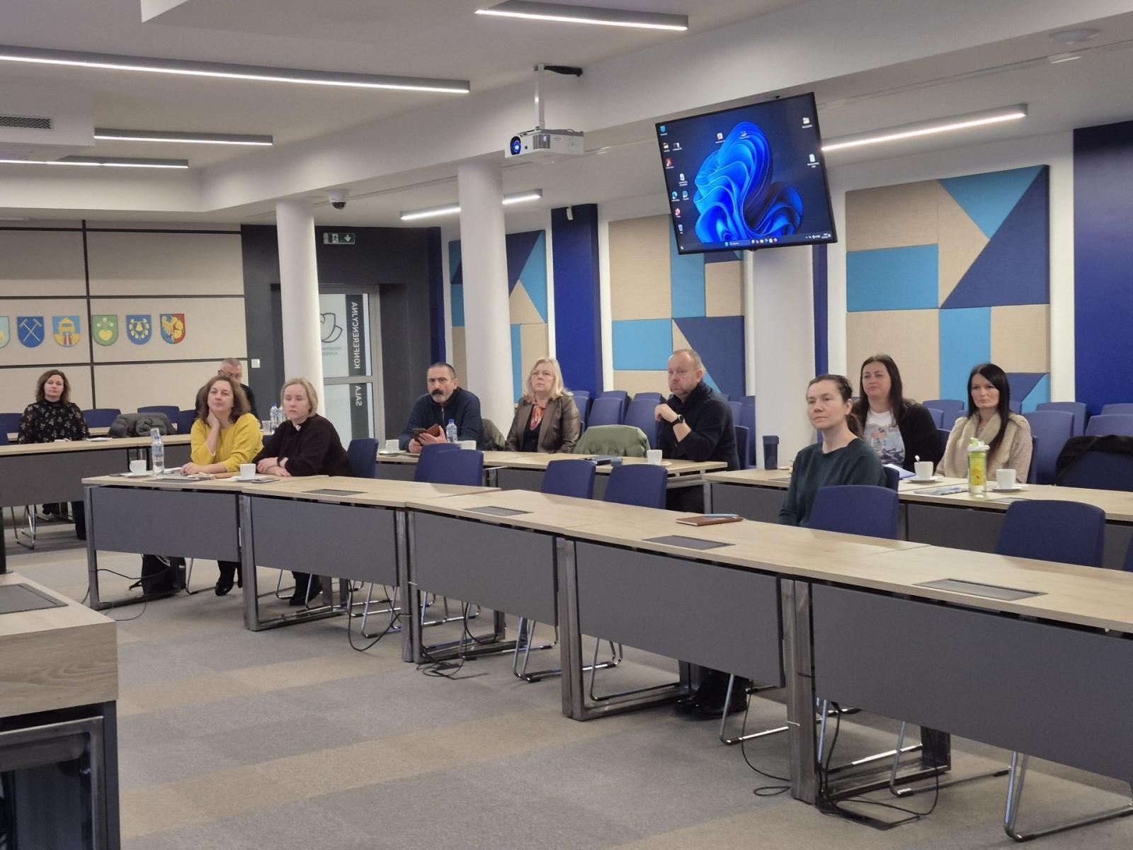 Zdjęcie w galerii na portalu naszwodzislaw.com: Szkolenie z obrony cywilnej dla pracowników starostwa. Doskonalenie kompetencji w zakresie reagowania kryzysowego wiadomości z regionu