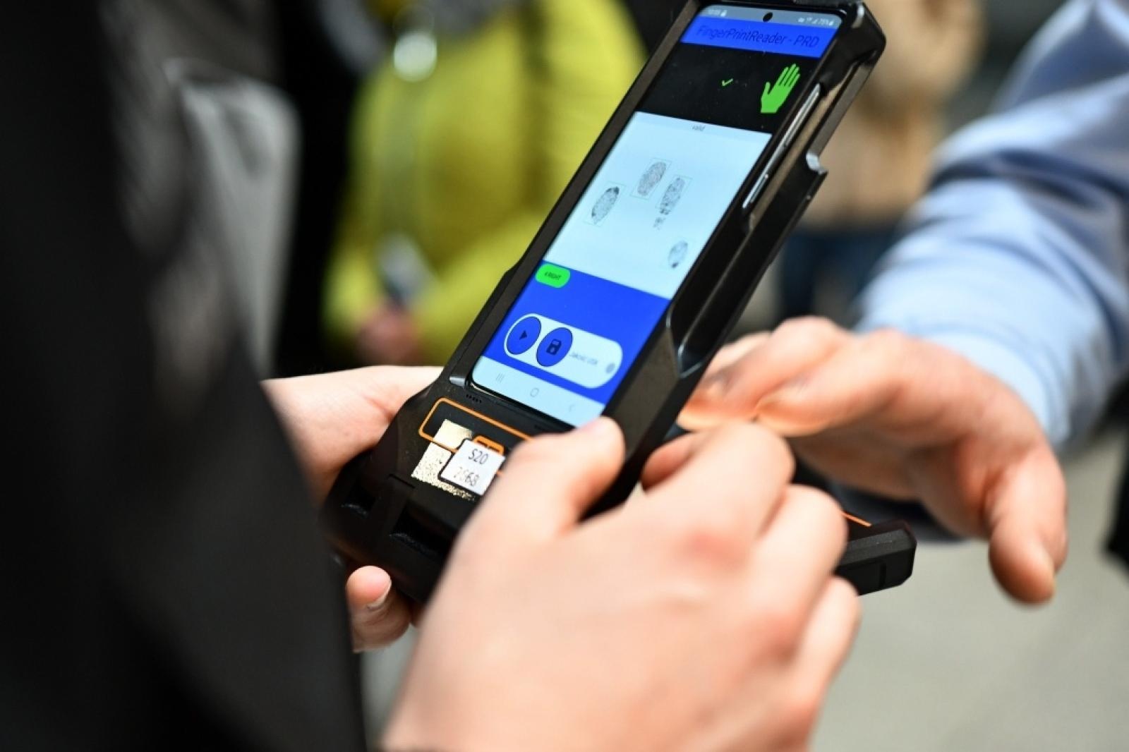 Zdjęcie w galerii na portalu naszwodzislaw.com: Start systemu Entry/Exit (EES) w lotniczym przejściu granicznym Katowice-Pyrzowice wiadomości z regionu