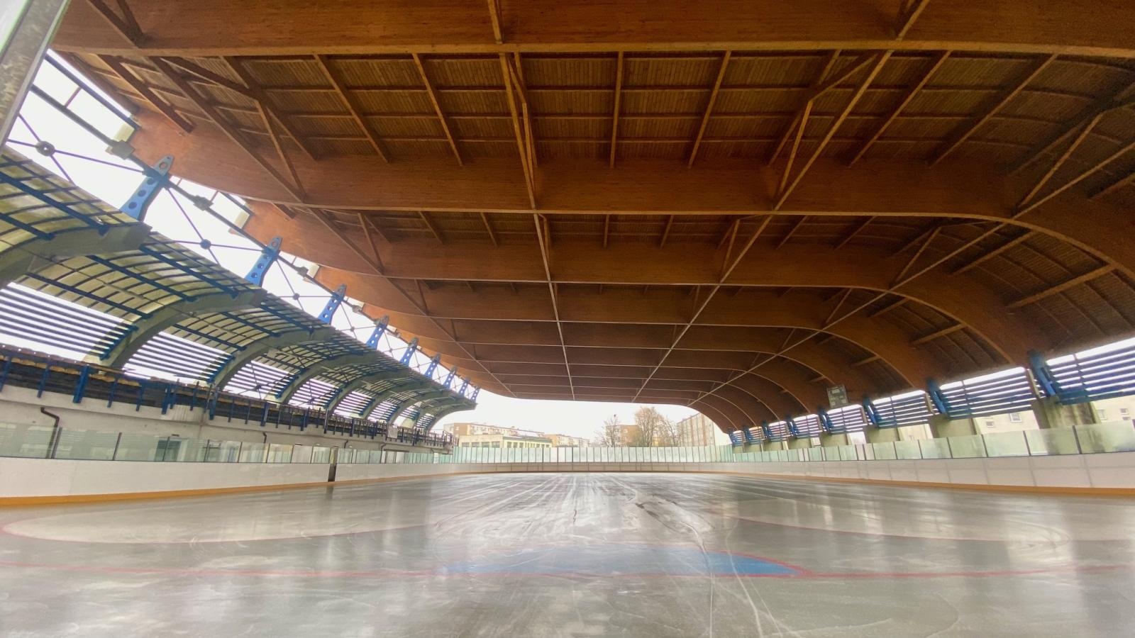 Zdjęcie w galerii na portalu naszwodzislaw.com: Lodowisko w Pszowie otwiera sezon - pierwsze ślizgawki bezpłatnie wiadomości z regionu