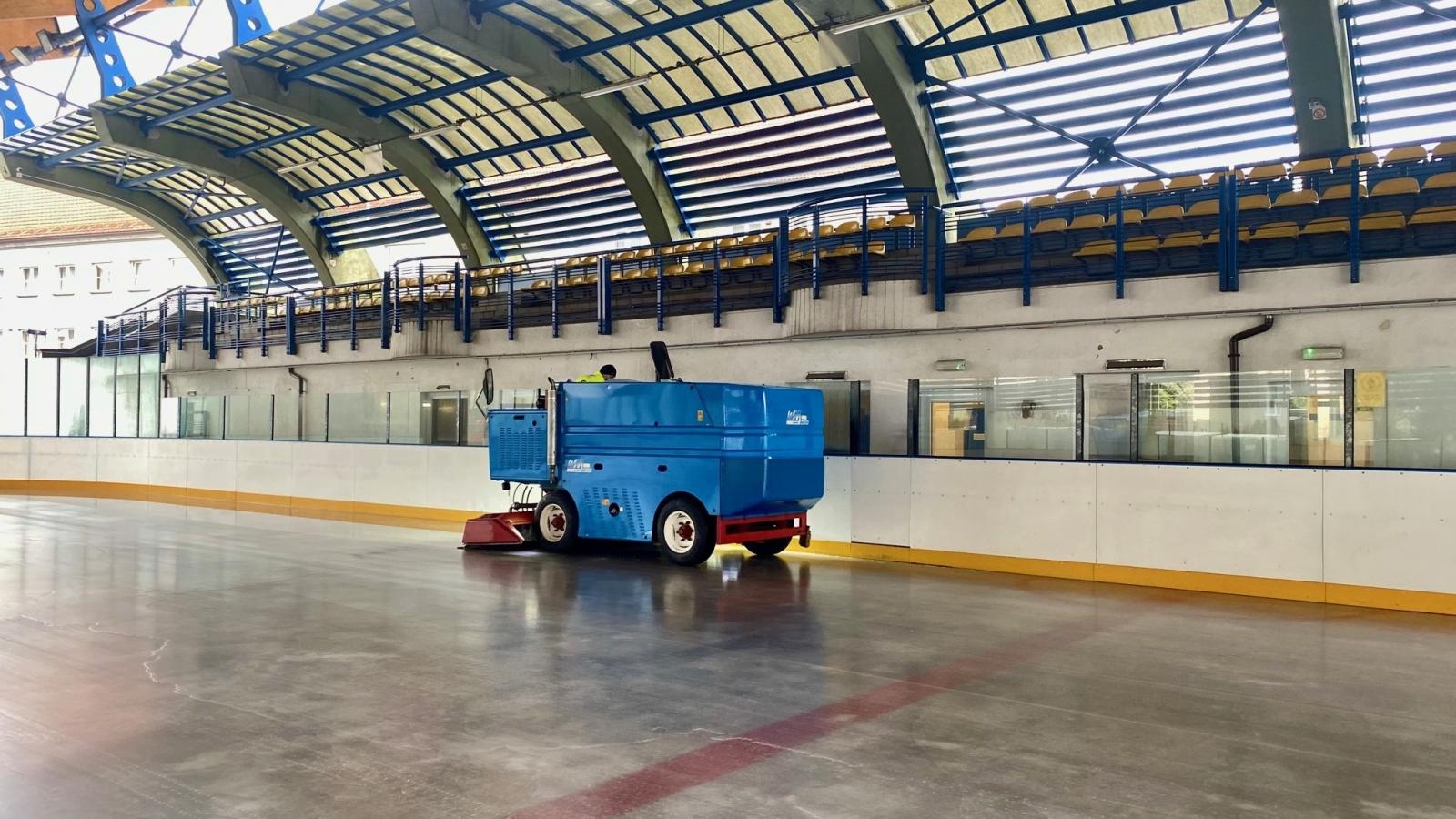 Zdjęcie w galerii na portalu naszwodzislaw.com: Lodowisko w Pszowie otwiera sezon - pierwsze ślizgawki bezpłatnie wiadomości z regionu