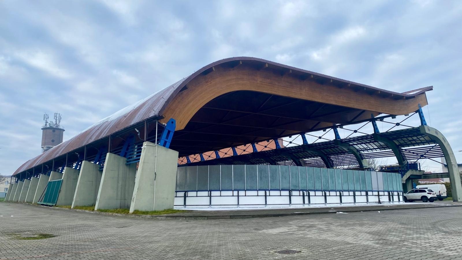 Zdjęcie w galerii na portalu naszwodzislaw.com: Lodowisko w Pszowie otwiera sezon - pierwsze ślizgawki bezpłatnie wiadomości z regionu