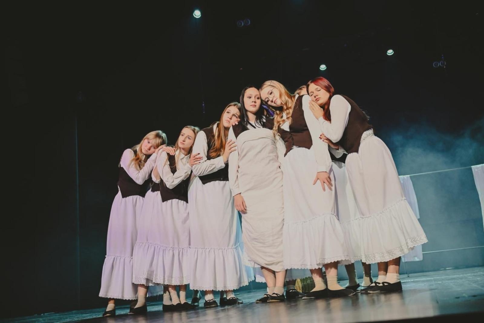 Zdjęcie w galerii na portalu naszwodzislaw.com: Festiwal teatralny FARA w Chorzowie zwyciężył Teatr Szydełko i Teatr Szydło wiadomości z regionu