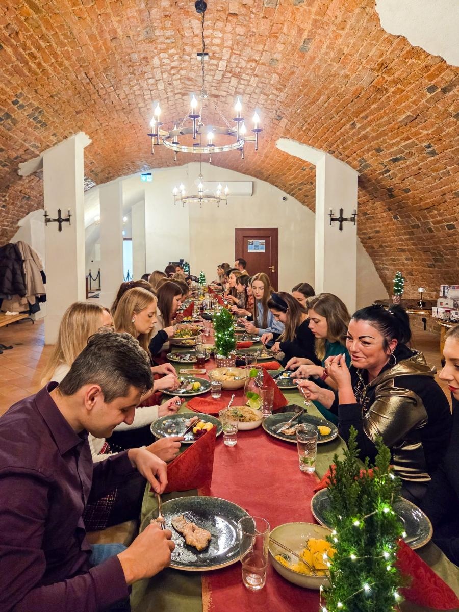 Zdjęcie w galerii na portalu naszwodzislaw.com: Wigilia Zespołu DenticaCenter na Zamku Piastowskim wiadomości z regionu