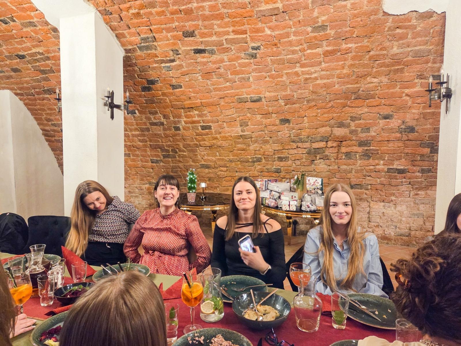 Zdjęcie w galerii na portalu naszwodzislaw.com: Wigilia Zespołu DenticaCenter na Zamku Piastowskim wiadomości z regionu