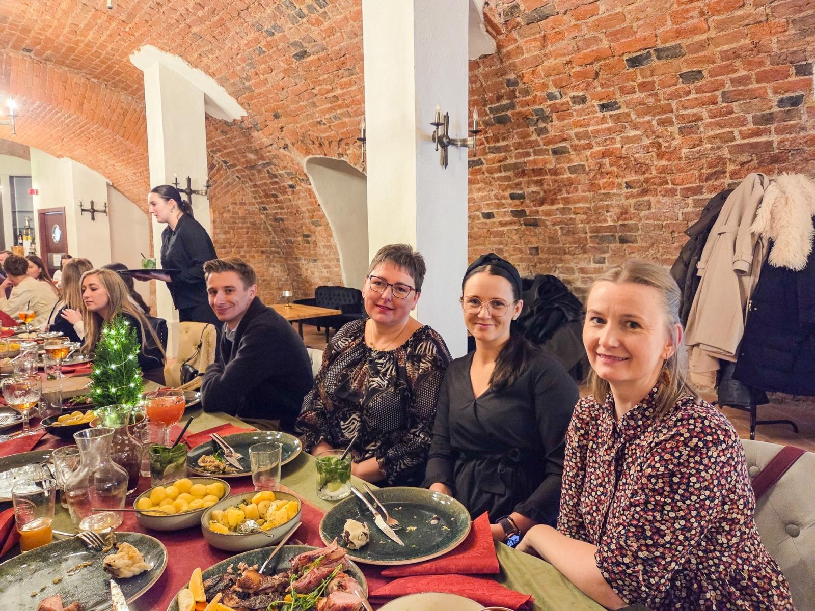 Zdjęcie w galerii na portalu naszwodzislaw.com: Wigilia Zespołu DenticaCenter na Zamku Piastowskim wiadomości z regionu