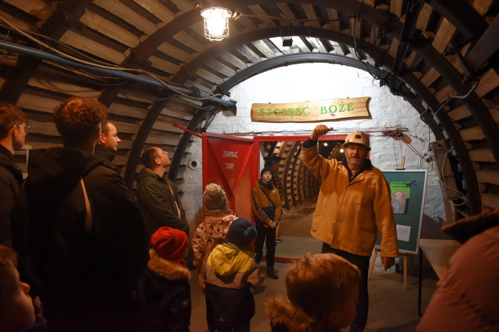Zdjęcie w galerii na portalu naszwodzislaw.com: Barbórkowe zwiedzanie sztolni w nowoczesnym wydaniu [FOTO] wiadomości z regionu