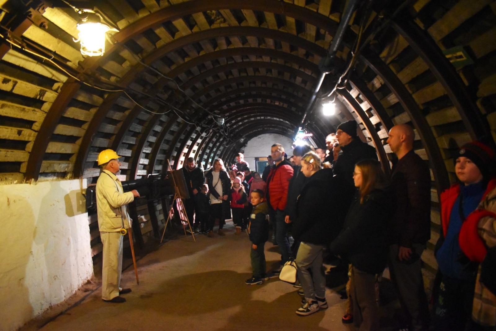 Zdjęcie w galerii na portalu naszwodzislaw.com: Barbórkowe zwiedzanie sztolni w nowoczesnym wydaniu [FOTO] wiadomości z regionu