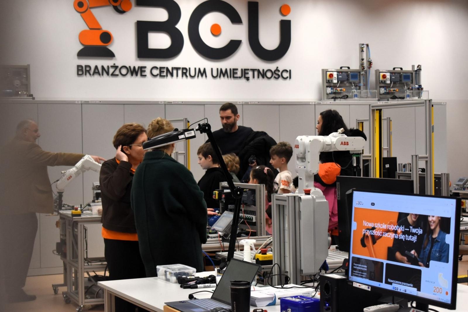 Zdjęcie w galerii na portalu naszwodzislaw.com: Barbórkowe zwiedzanie sztolni w nowoczesnym wydaniu [FOTO] wiadomości z regionu