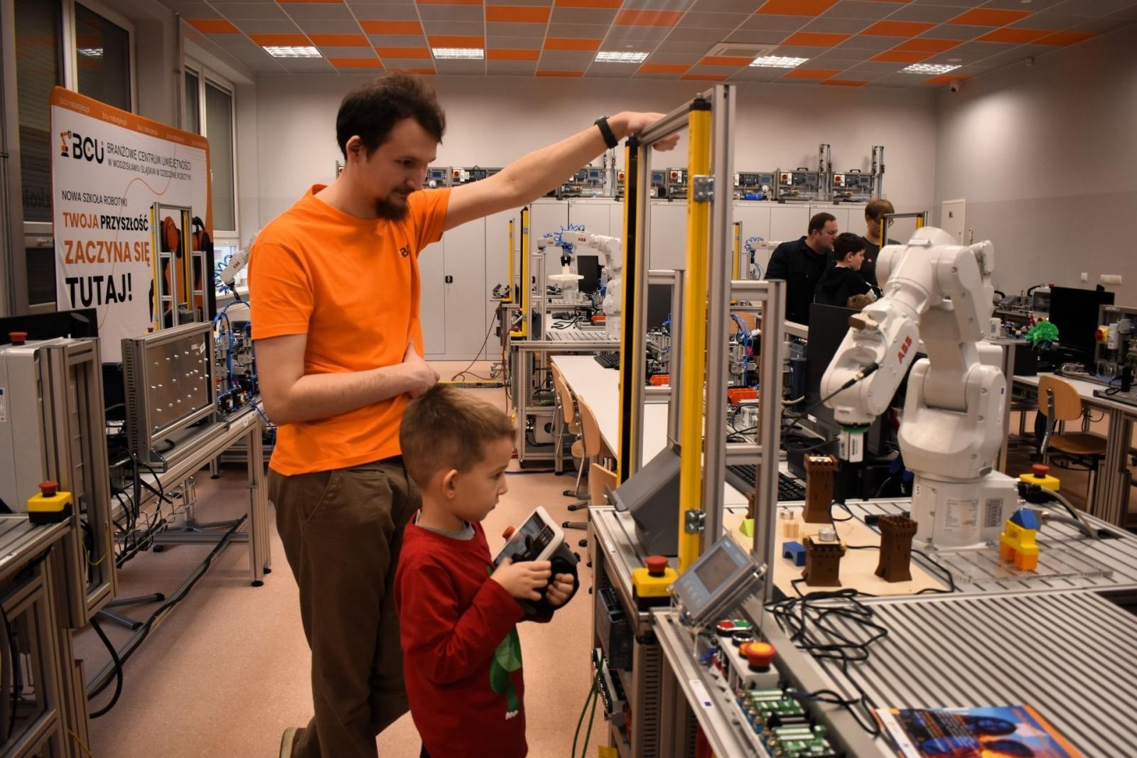 Zdjęcie w galerii na portalu naszwodzislaw.com: Barbórkowe zwiedzanie sztolni w nowoczesnym wydaniu [FOTO] wiadomości z regionu