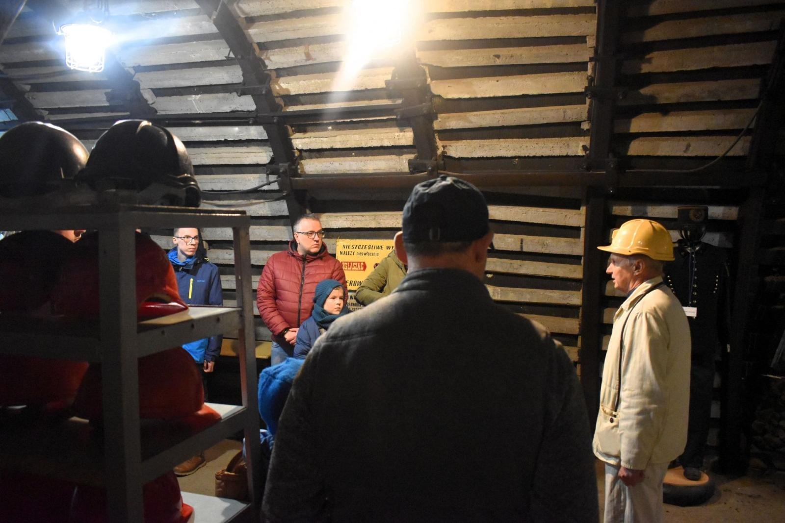 Zdjęcie w galerii na portalu naszwodzislaw.com: Barbórkowe zwiedzanie sztolni w nowoczesnym wydaniu [FOTO] wiadomości z regionu