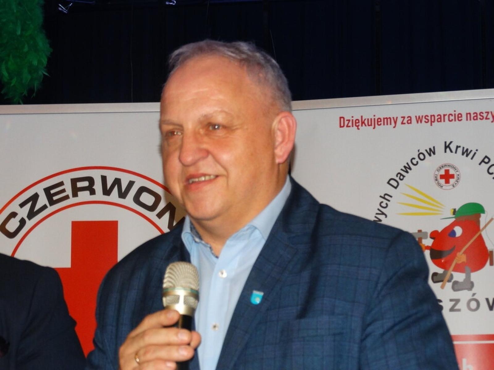 Zdjęcie w galerii na portalu naszwodzislaw.com: Honorowa Odznaka PCK dla Miasta Pszów wiadomości z regionu