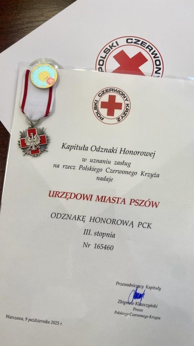 Zdjęcie w galerii na portalu naszwodzislaw.com: Honorowa Odznaka PCK dla Miasta Pszów wiadomości z regionu