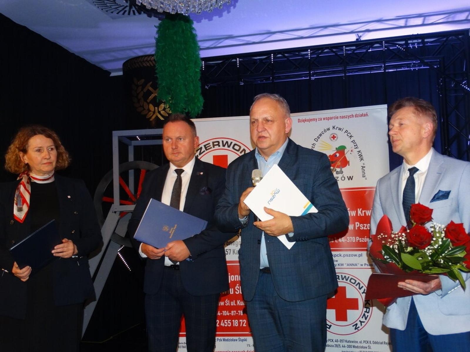 Zdjęcie w galerii na portalu naszwodzislaw.com: Honorowa Odznaka PCK dla Miasta Pszów wiadomości z regionu