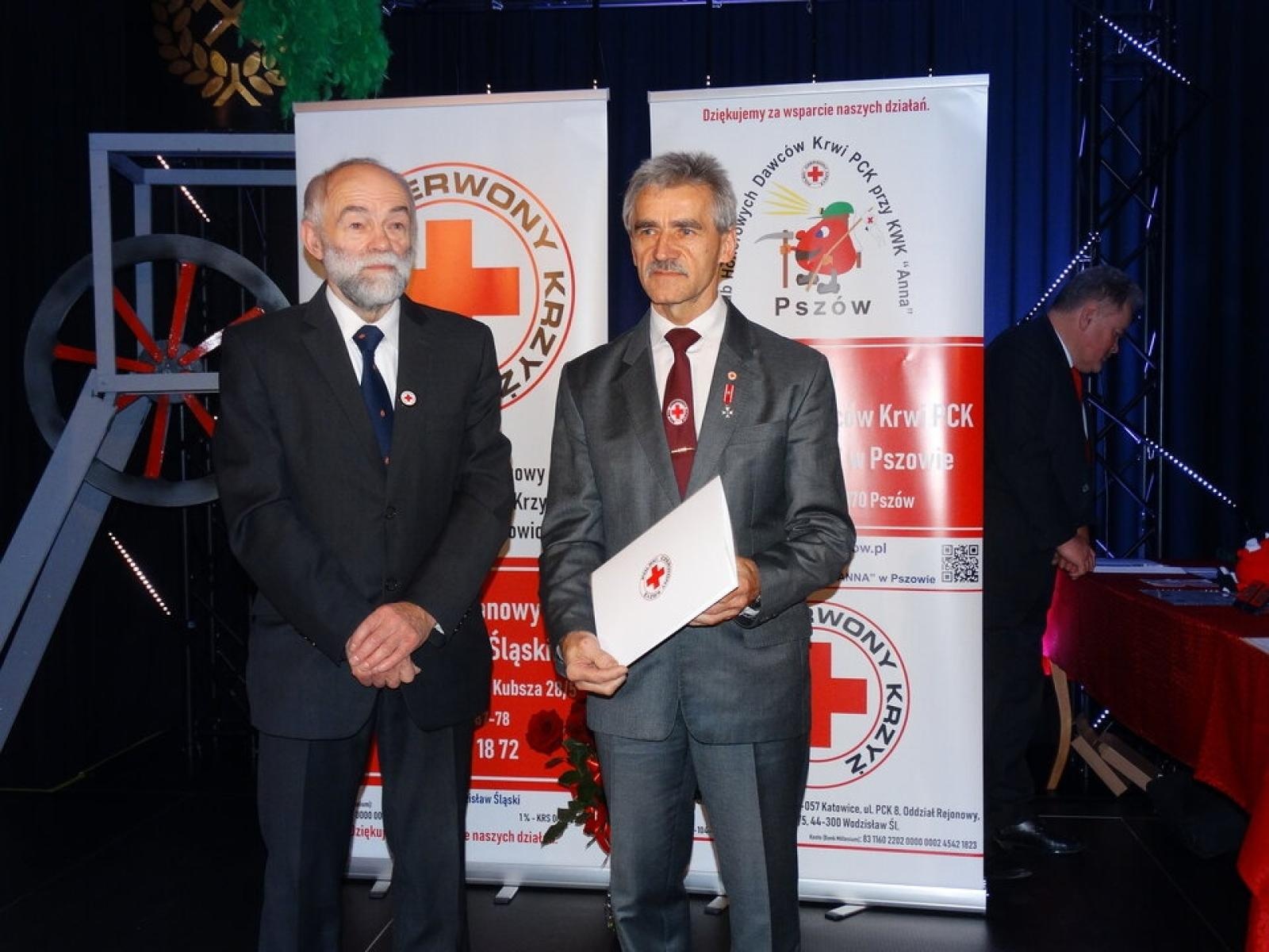 Zdjęcie w galerii na portalu naszwodzislaw.com: Honorowa Odznaka PCK dla Miasta Pszów wiadomości z regionu