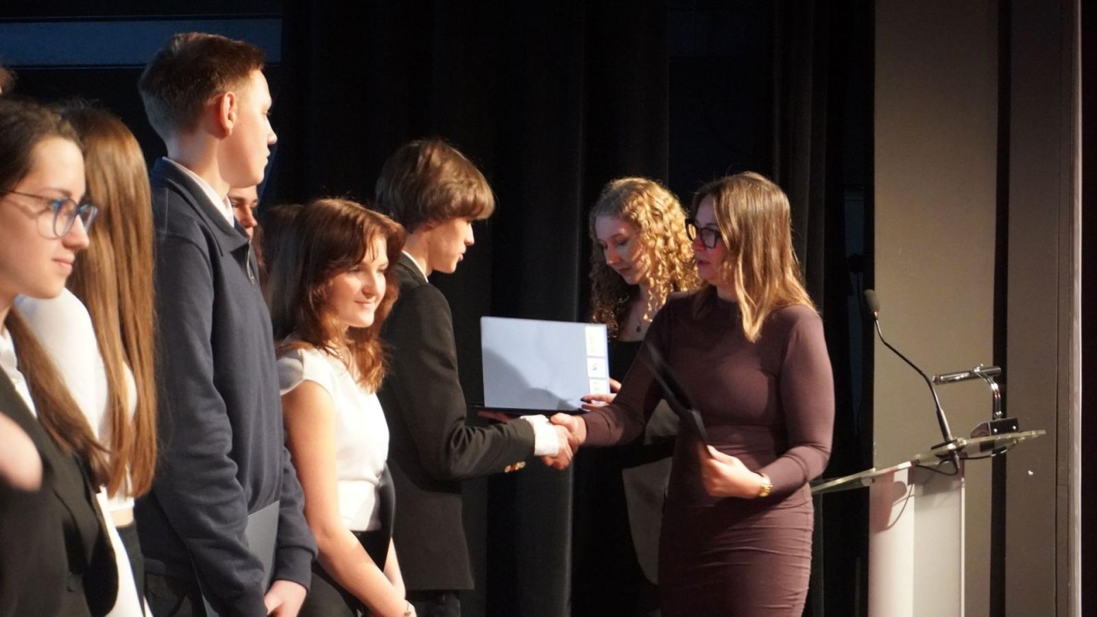 Zdjęcie w galerii na portalu naszwodzislaw.com: Wodzisław Śląski: Gala wolontariatu w I LO wiadomości z regionu