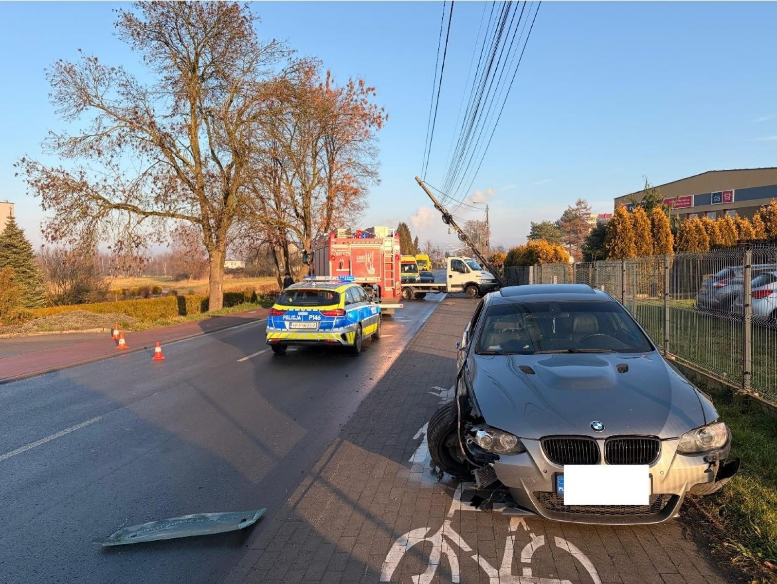 Zdjęcie w galerii na portalu naszwodzislaw.com: Potrącenie na Kokoszyckiej. Seniorka trafiła do szpitala wiadomości z regionu