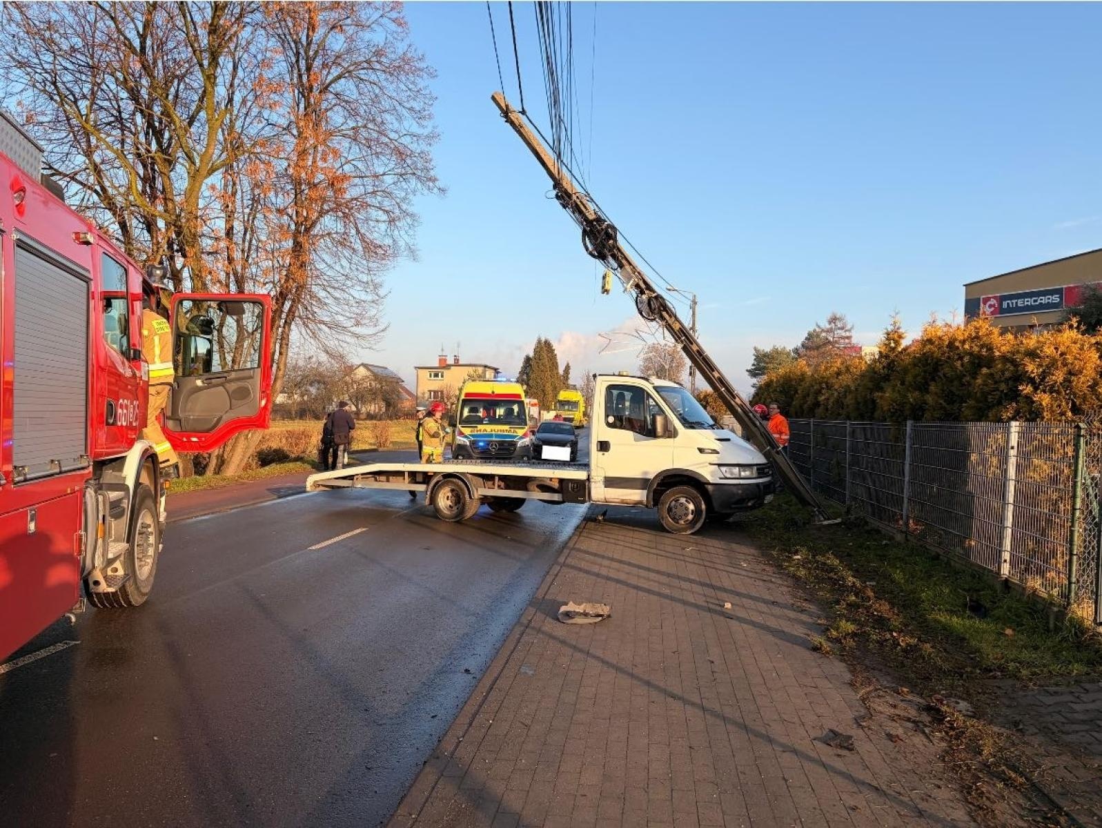 Zdjęcie w galerii na portalu naszwodzislaw.com: Potrącenie na Kokoszyckiej. Seniorka trafiła do szpitala wiadomości z regionu