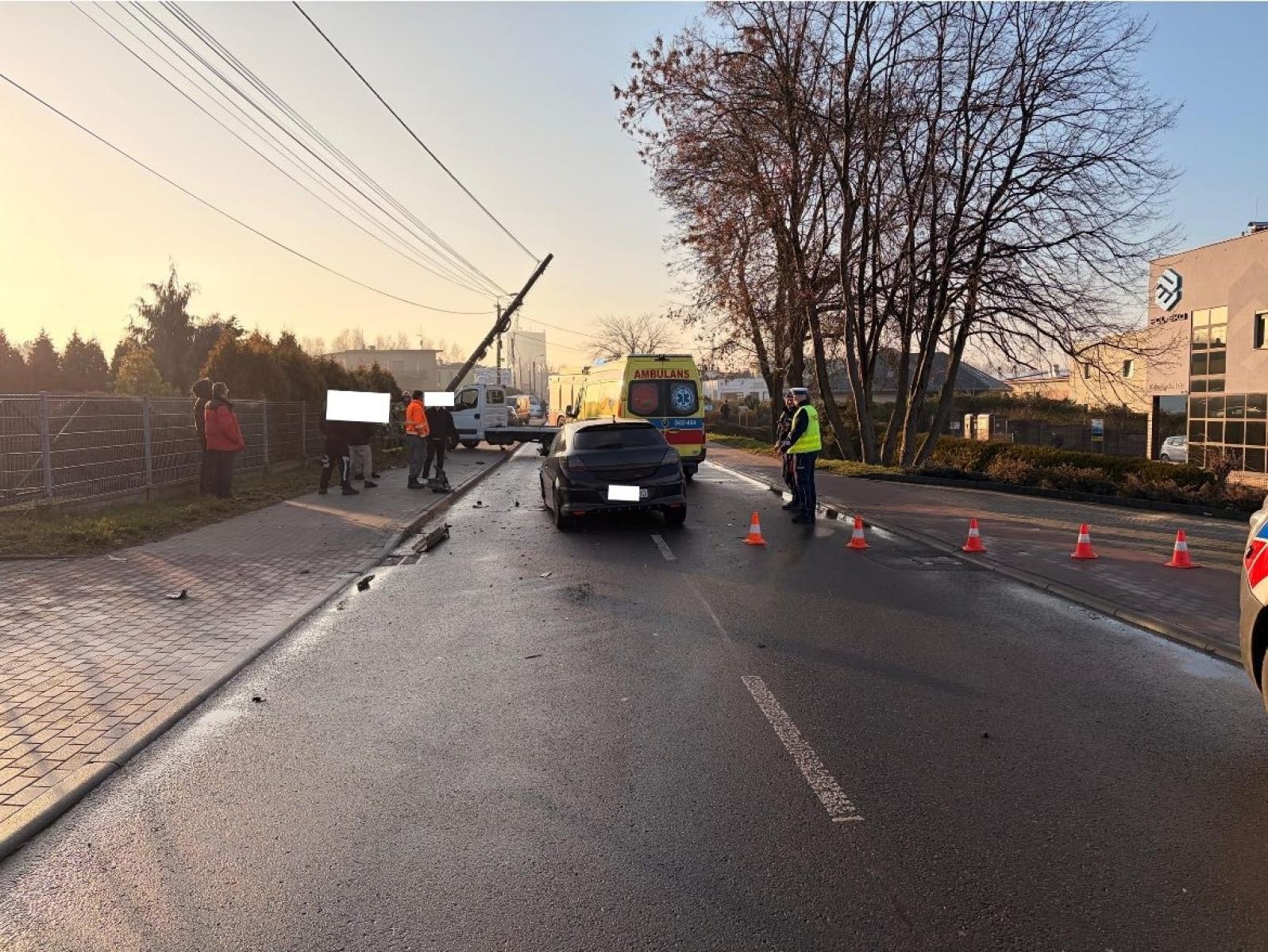 Zdjęcie w galerii na portalu naszwodzislaw.com: Potrącenie na Kokoszyckiej. Seniorka trafiła do szpitala wiadomości z regionu