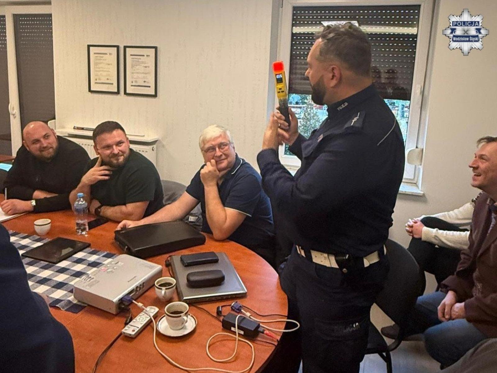 Zdjęcie w galerii na portalu naszwodzislaw.com: Podziękowania dla wodzisławskich policjantów za działalność ekspercką wiadomości z regionu