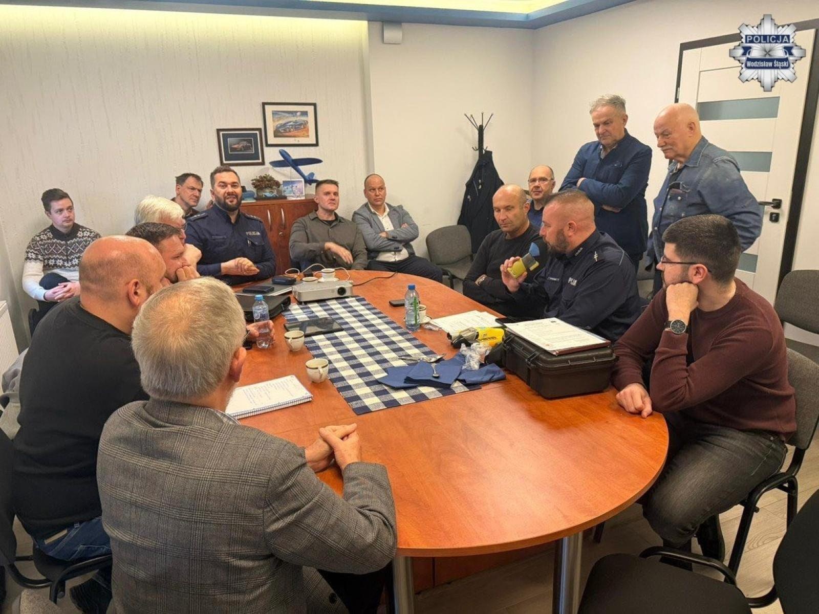 Zdjęcie w galerii na portalu naszwodzislaw.com: Podziękowania dla wodzisławskich policjantów za działalność ekspercką wiadomości z regionu