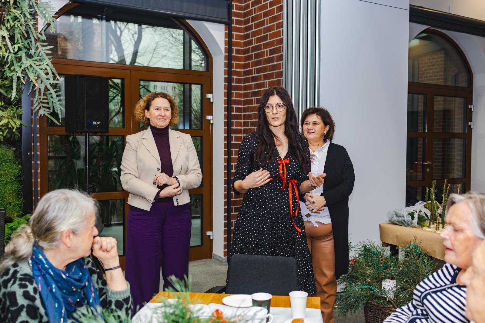 Zdjęcie w galerii na portalu naszwodzislaw.com: Podarujmy sobie gwiazdkę. Świąteczne spotkanie integracyjne w Wodzisławiu Śląskim [FOTO] wiadomości z regionu