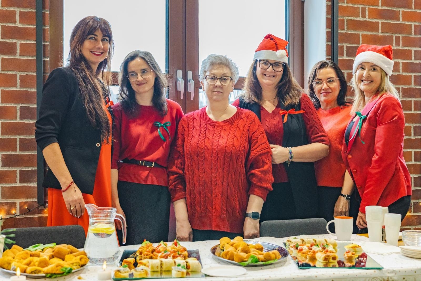 Zdjęcie w galerii na portalu naszwodzislaw.com: Podarujmy sobie gwiazdkę. Świąteczne spotkanie integracyjne w Wodzisławiu Śląskim [FOTO] wiadomości z regionu