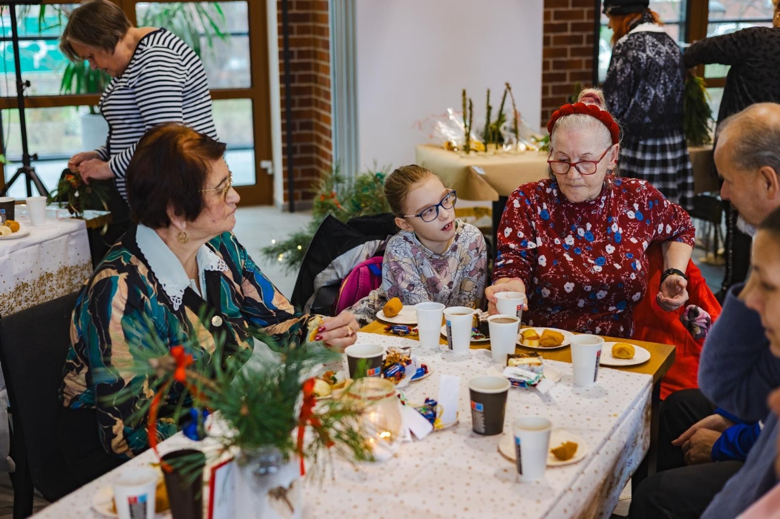 Zdjęcie w galerii na portalu naszwodzislaw.com: Podarujmy sobie gwiazdkę. Świąteczne spotkanie integracyjne w Wodzisławiu Śląskim [FOTO] wiadomości z regionu