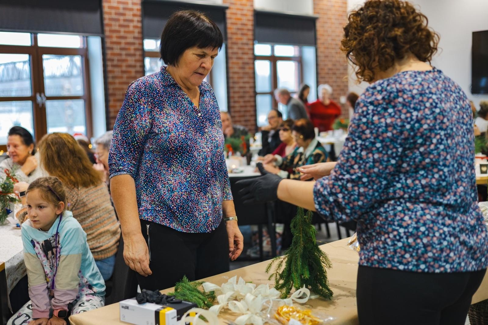 Zdjęcie w galerii na portalu naszwodzislaw.com: Podarujmy sobie gwiazdkę. Świąteczne spotkanie integracyjne w Wodzisławiu Śląskim [FOTO] wiadomości z regionu