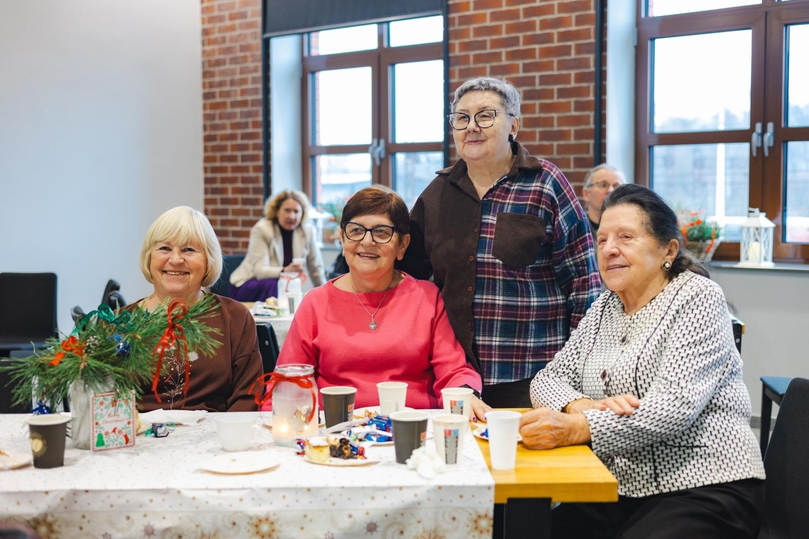 Zdjęcie w galerii na portalu naszwodzislaw.com: Podarujmy sobie gwiazdkę. Świąteczne spotkanie integracyjne w Wodzisławiu Śląskim [FOTO] wiadomości z regionu
