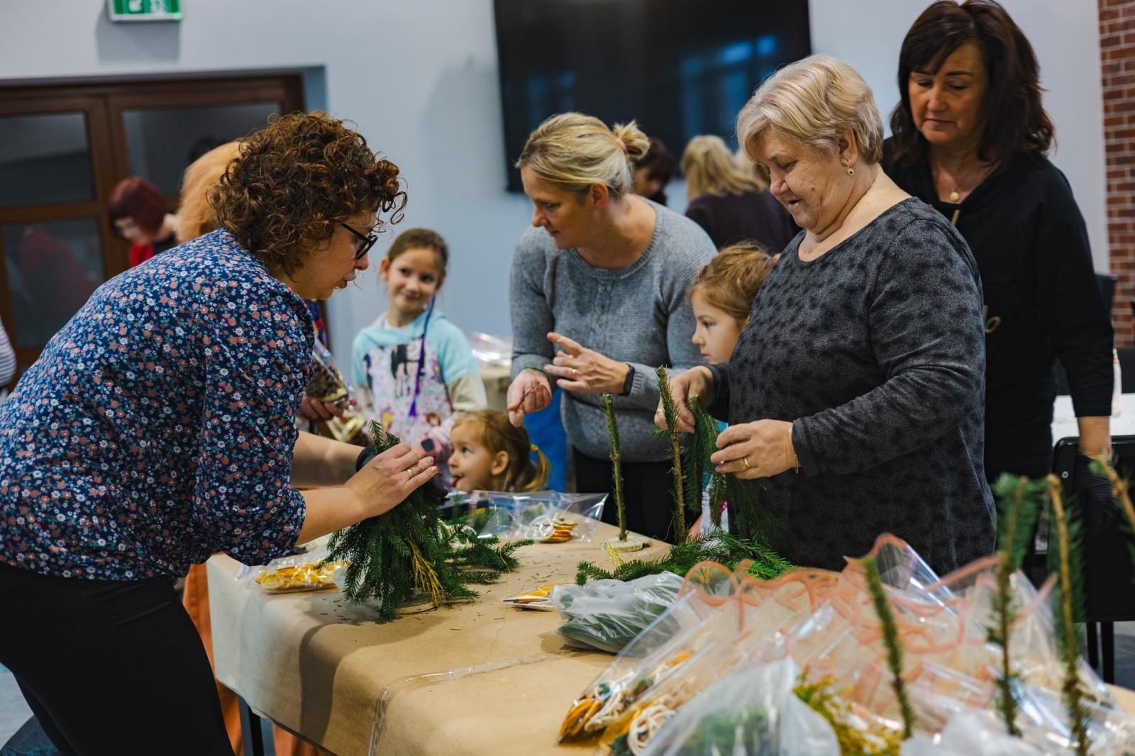 Zdjęcie w galerii na portalu naszwodzislaw.com: Podarujmy sobie gwiazdkę. Świąteczne spotkanie integracyjne w Wodzisławiu Śląskim [FOTO] wiadomości z regionu