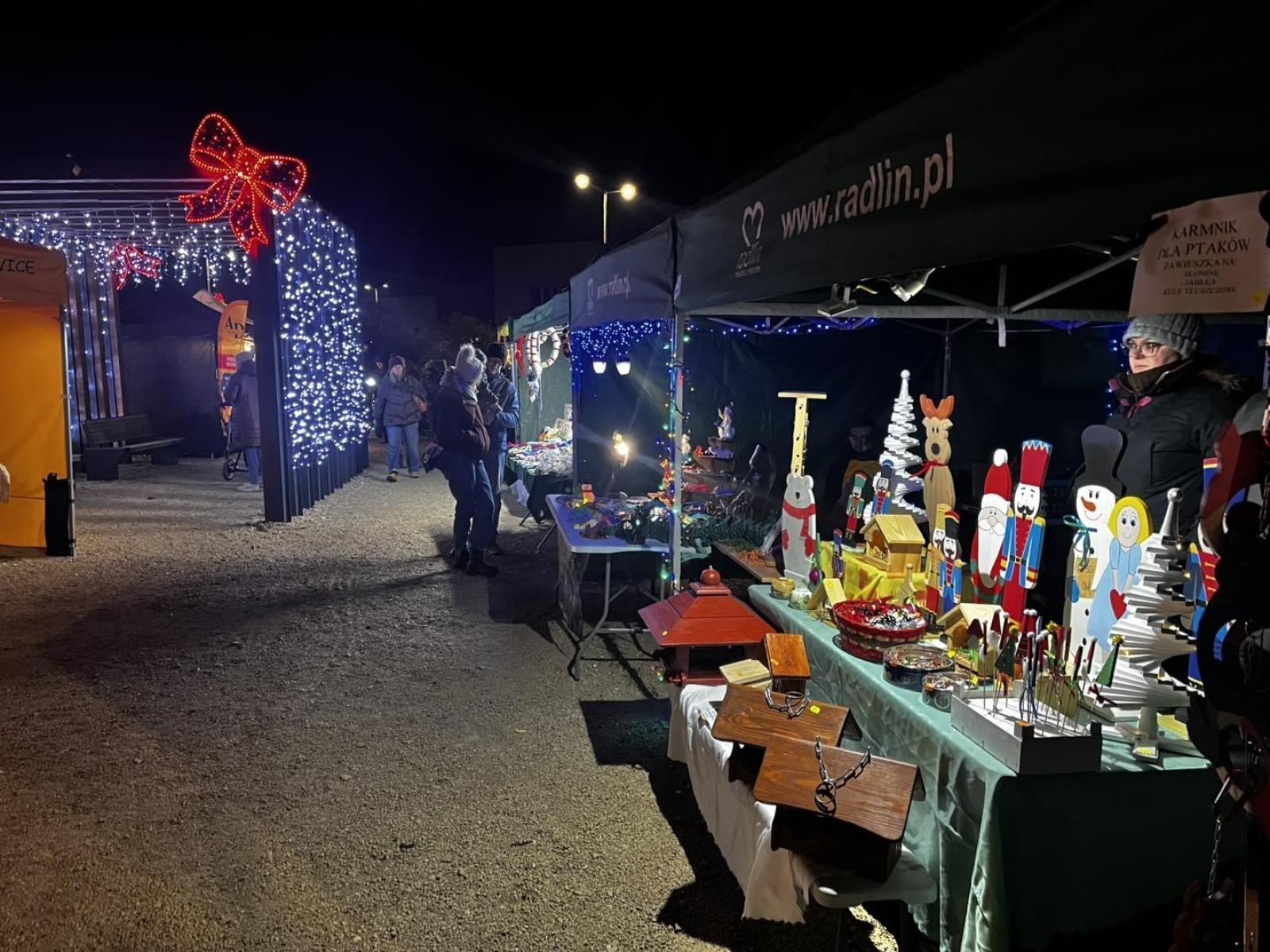 Zdjęcie w galerii na portalu naszwodzislaw.com: Ruszył Jarmark Świąteczny w Radlinie [FOTO] wiadomości z regionu